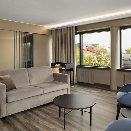 Radisson Blu Marina Palace Hotel, Τούρκου