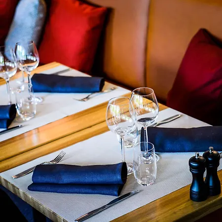 Radisson Blu Marina Palace Hotel, Otel