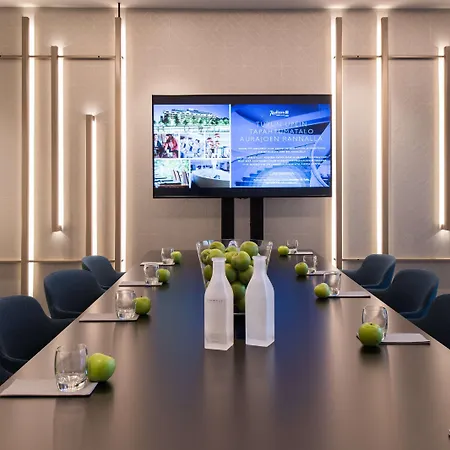 Radisson Blu Marina Palace Hotel, Hotell